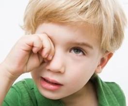 孩子喜歡瞇眼睛？家長要注意了！