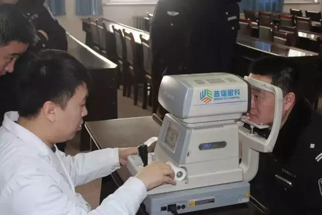 關愛民警視力健康，普瑞眼科走進鄭州交巡警一大隊