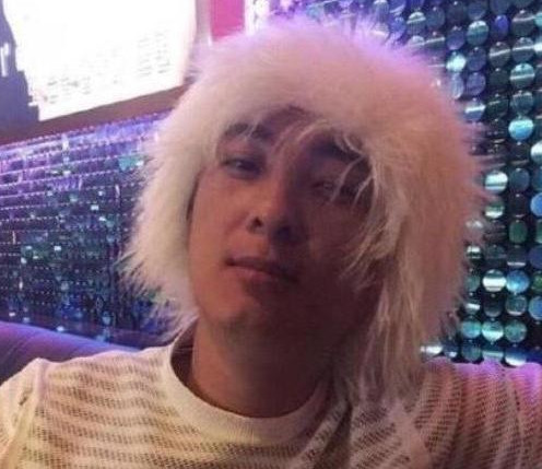 網(wǎng)曝鹿晗韓庚吳亦凡舊照！全能愛豆誰更辣眼？