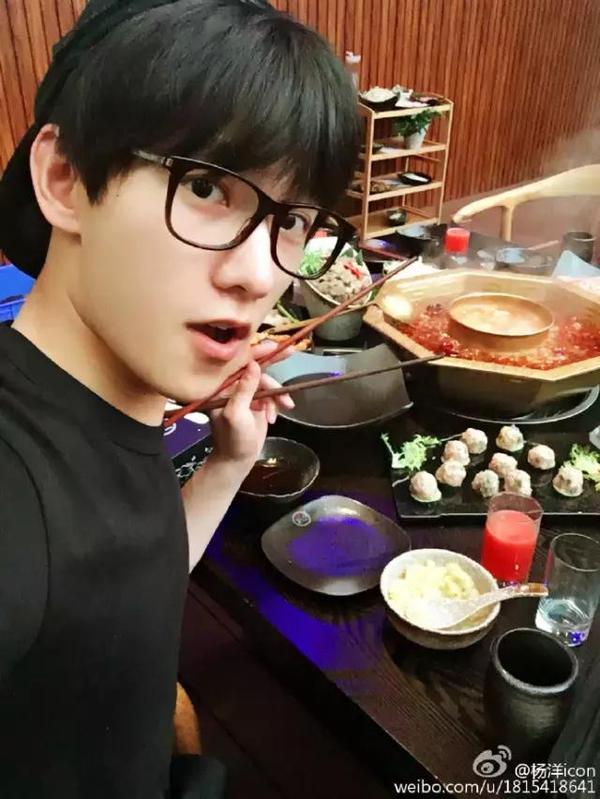 鹿晗李易峰楊洋張藝興，愛豆“眼鏡殺”誰更好看？