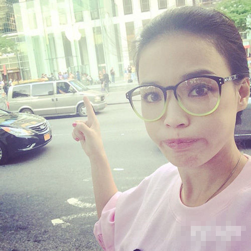 學(xué)女明星戴框架眼鏡？別人時髦你是Low！