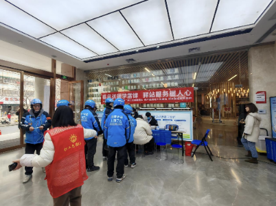 金水區(qū)總工會(huì)豐產(chǎn)路街道辦聯(lián)合鄭州普瑞眼科開展雷鋒月公